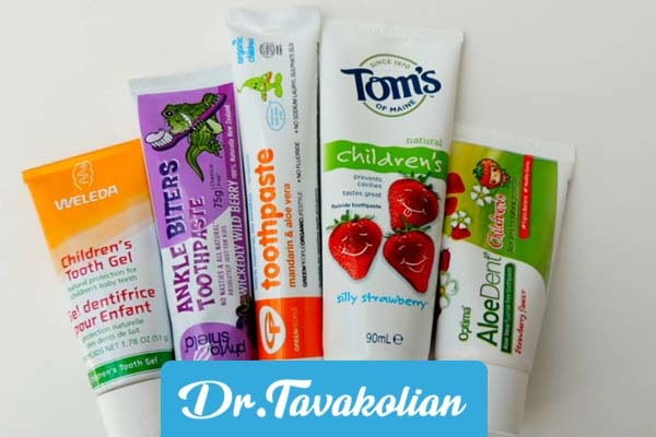 از چه سنی میتوانم از خمیر دندان برای دندان کودک استفاده کنیم؟